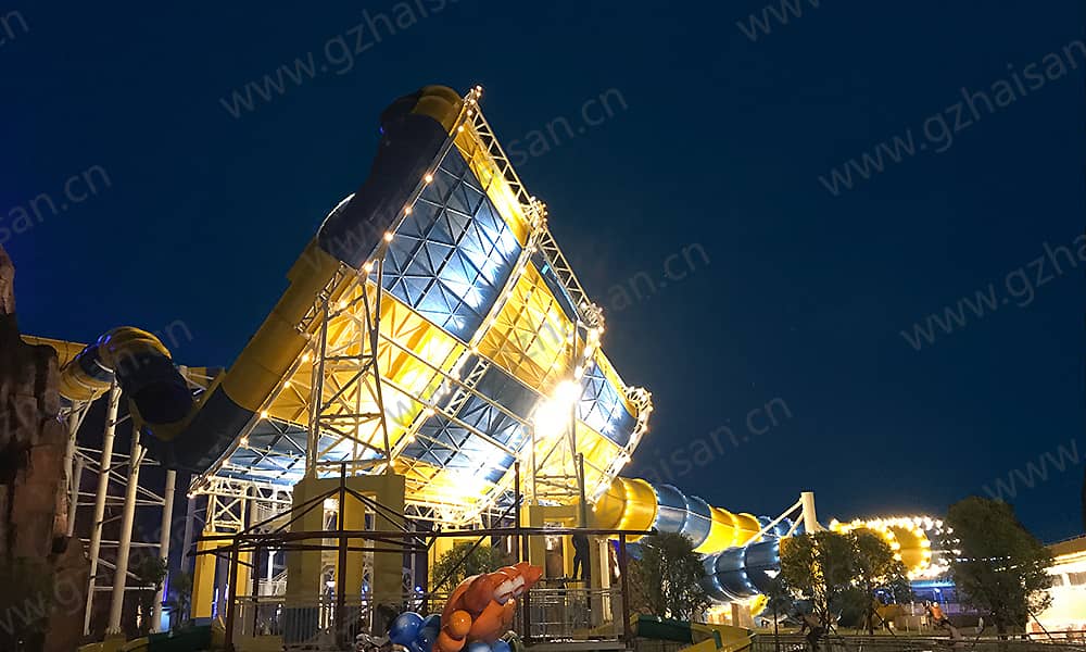 广西玉林克拉湾水上乐园超级龙卷风侧面 广西玉林克拉湾水上乐园超级龙卷风侧面