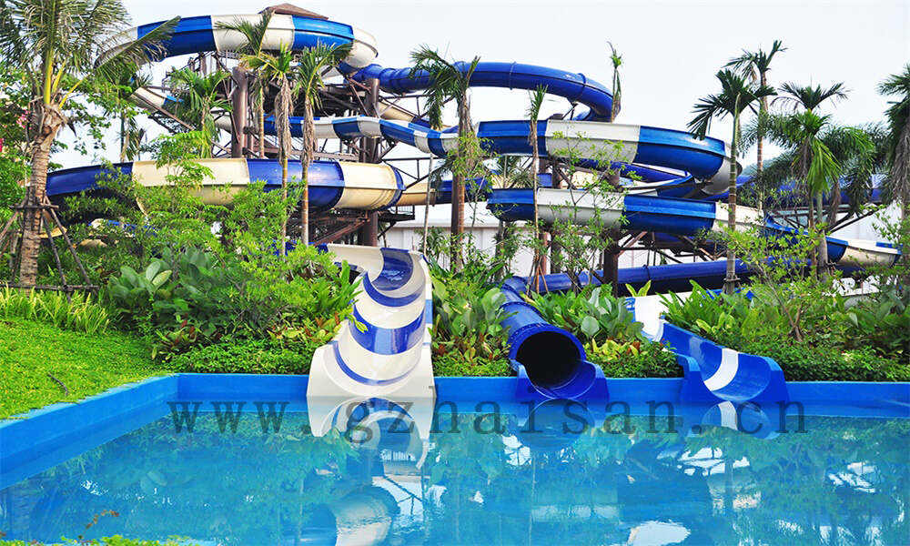 如何在水上乐园运营中管理社交媒体？